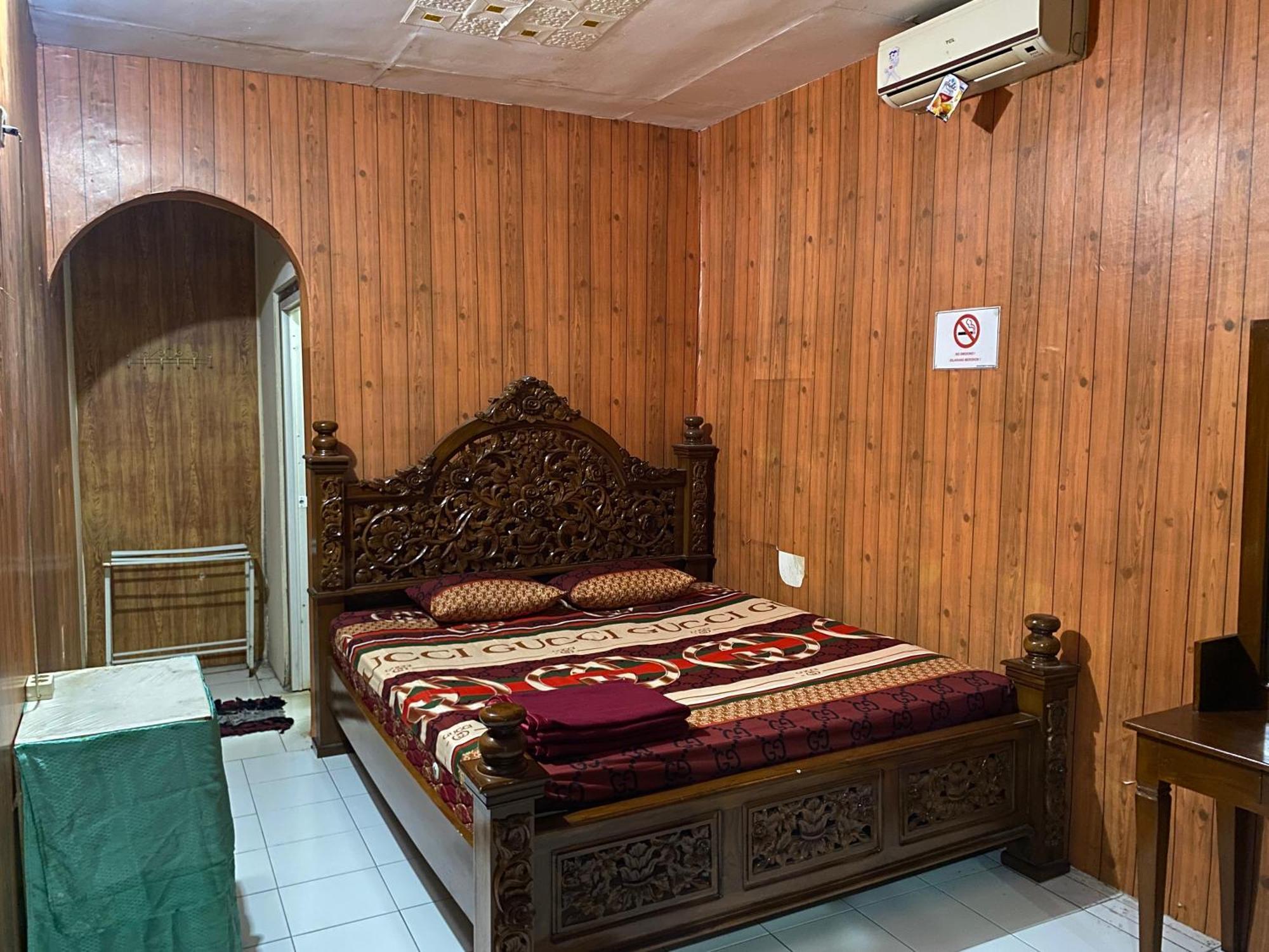 Parikesit Guest House Yogyakarta Exterior foto