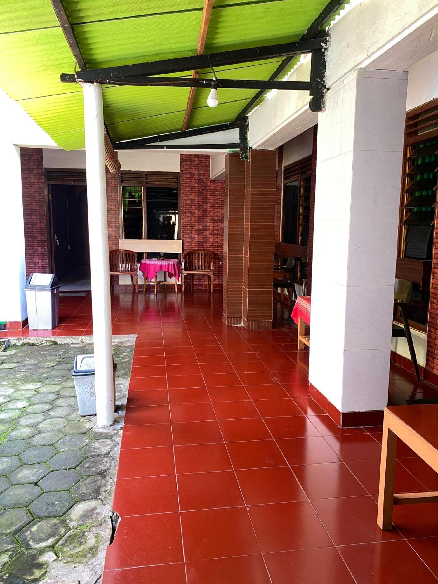 Parikesit Guest House Yogyakarta Exterior foto