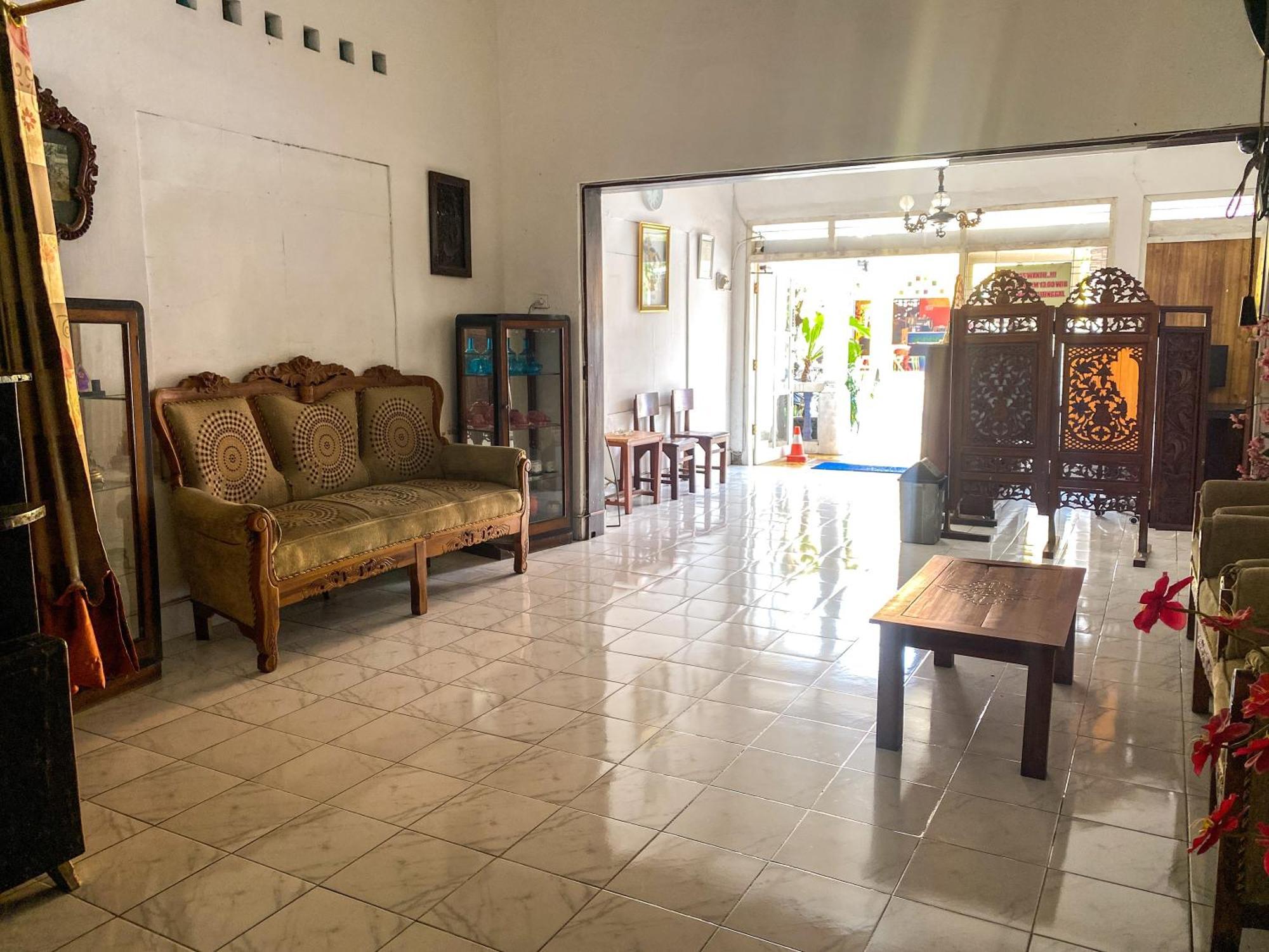 Parikesit Guest House Yogyakarta Exterior foto