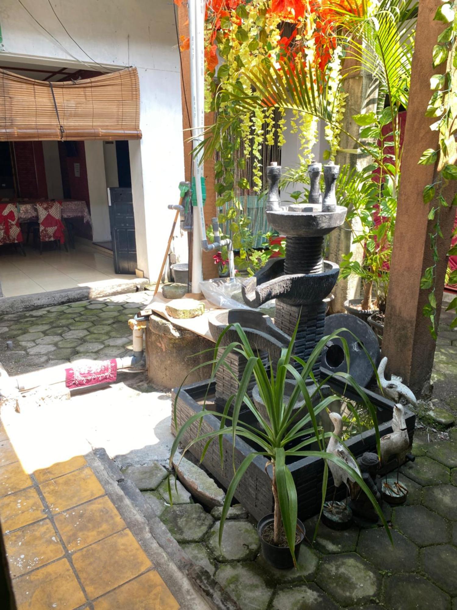 Parikesit Guest House Yogyakarta Exterior foto