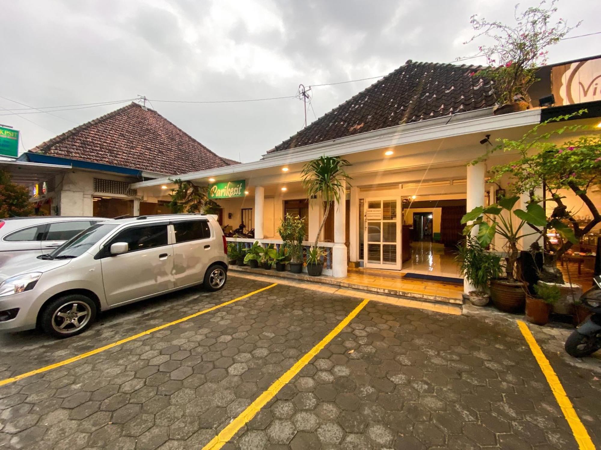 Parikesit Guest House Yogyakarta Exterior foto